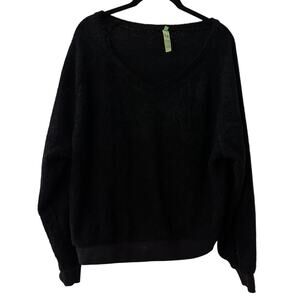 Honeydew fuzzy black vneck sweater size medium